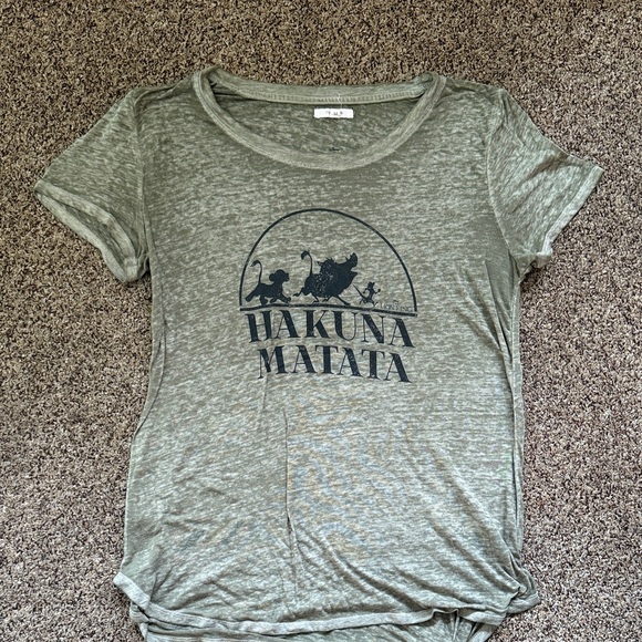 Maurices Disney lion King Hakuna Matata women’s T-shirt, size medium - Picture 1 of 4